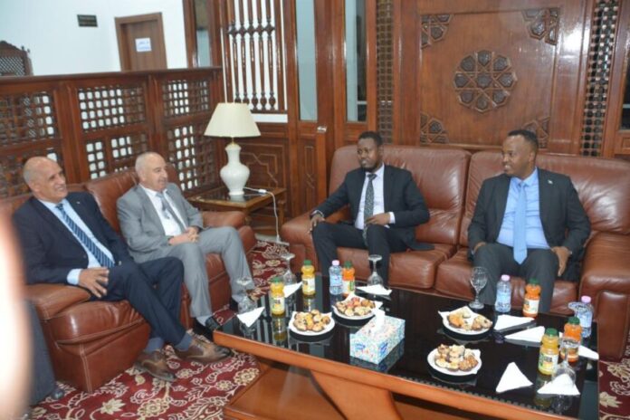 Wasiirka Shaqada iyo Arrimaha Bulshada oo Si Diirran Loogu Soo Dhaweeyay Caasimadda Algeria