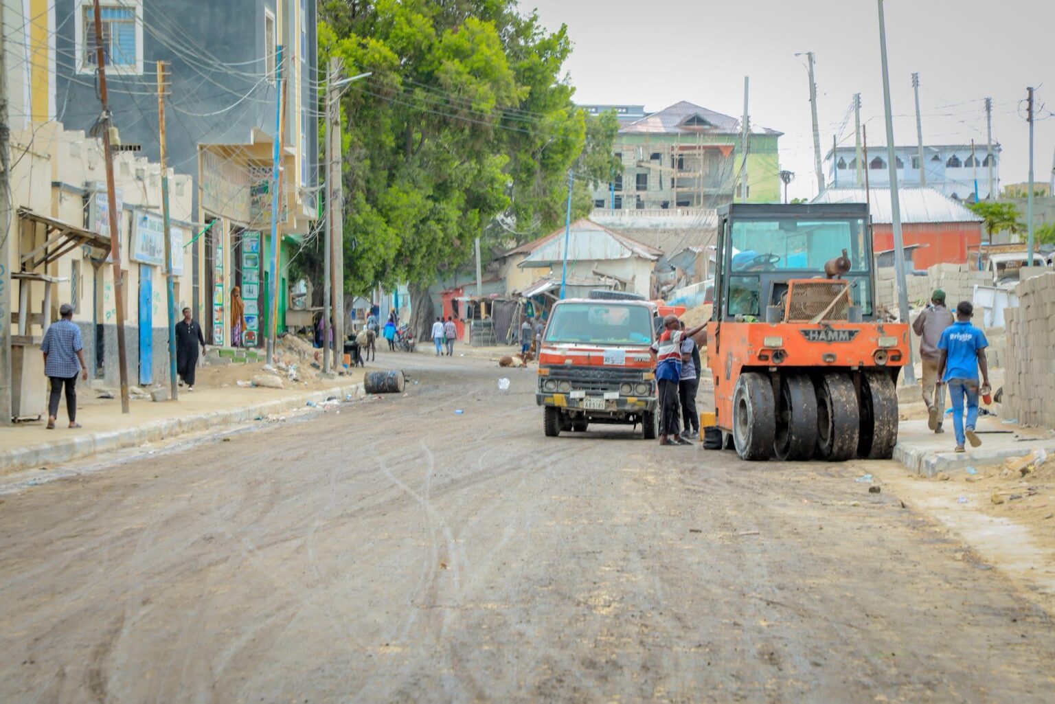 Deputy Governor Inspects Road Reconstruction in Mogadishu